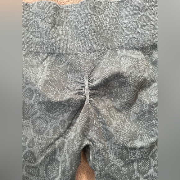 Gymshark Adapt Animal print Seamless Leggings - Picture 5 of 7